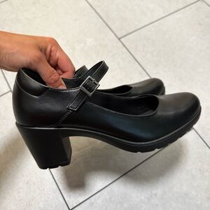 Dream Pairs Edenia Round Toe Mary Jane Pumps, size 8.5, black.